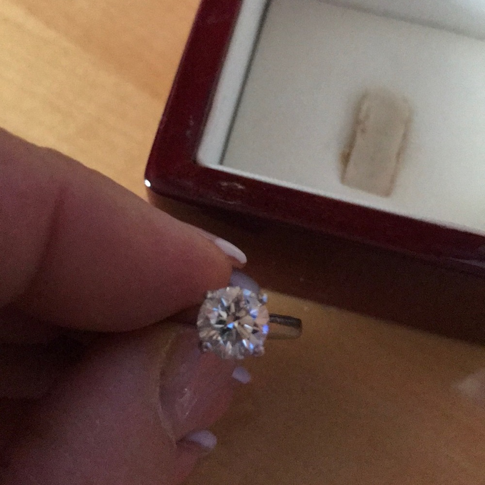 🥳SOLD🥳 Platinum Tiffany Engagement Ring - Picture 4 of 7
